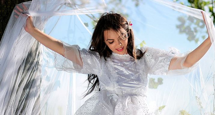 婆婆欺负我老公不帮我，老公一点不关心我，为了孩子我该忍吗？
