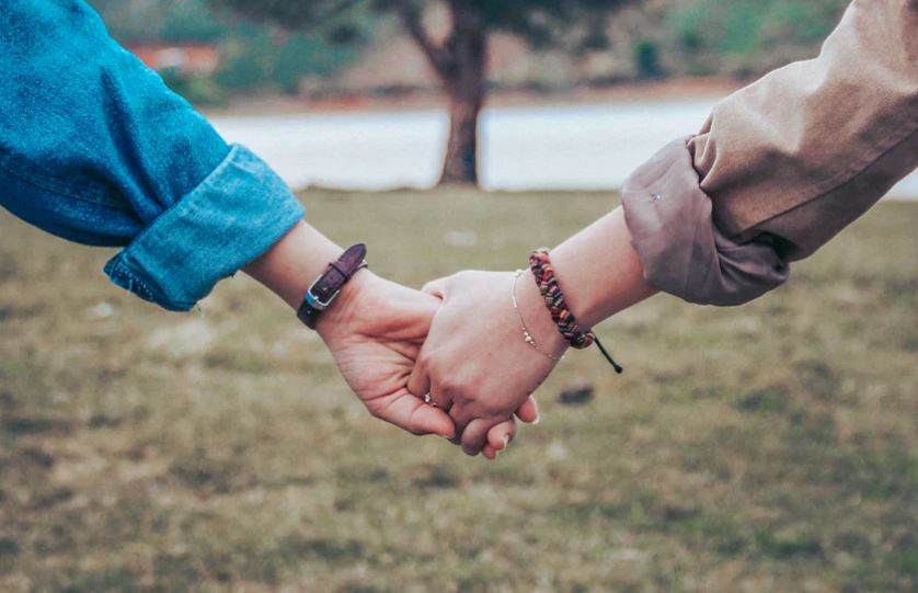 分手后男友联系我，他心里还有没有我，能复合吗？