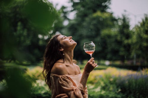 女友的年纪比我大，她总说我们不合适怎么办？