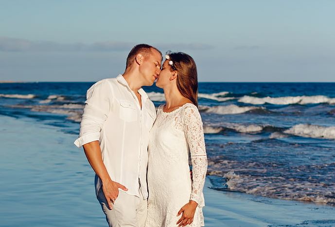 我骗了我老婆，她喜欢了别的男人怎么办？