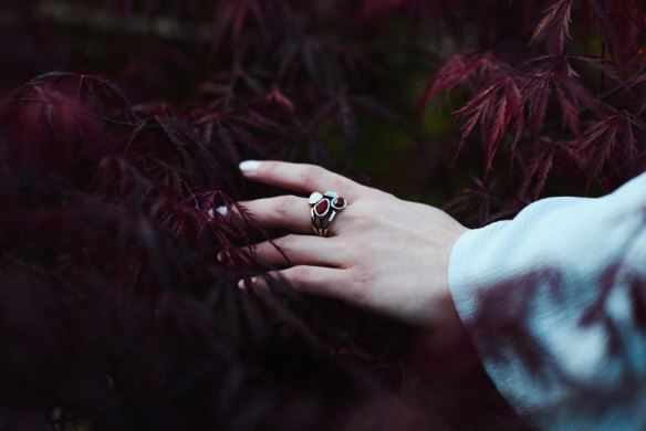 我们都是离过婚的人，男友对我的态度冷淡了，我该怎么办？
