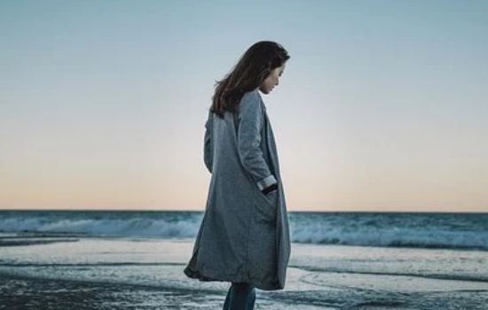 女友说我不懂她，提出分手，该怎么挽回？