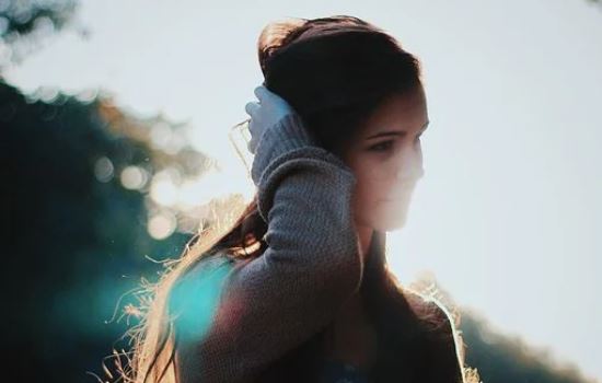 婚姻咨询：老公一点也不关心孩子，我到底该不该离婚？