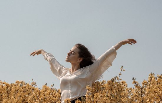 不知道喜欢的女生喜不喜欢我，我该怎么打破僵局？