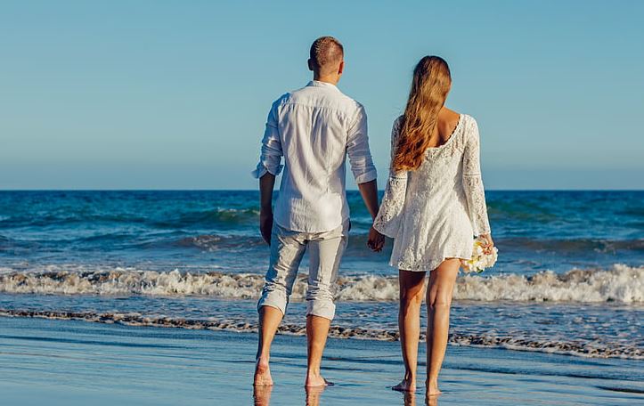婚外情男人忽冷忽热是在玩你吗？婚外情中男人为啥忽冷忽热？