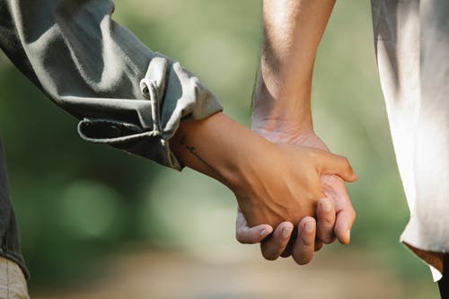 回娘家老公不找我，婚姻该继续吗？还能挽回吗？