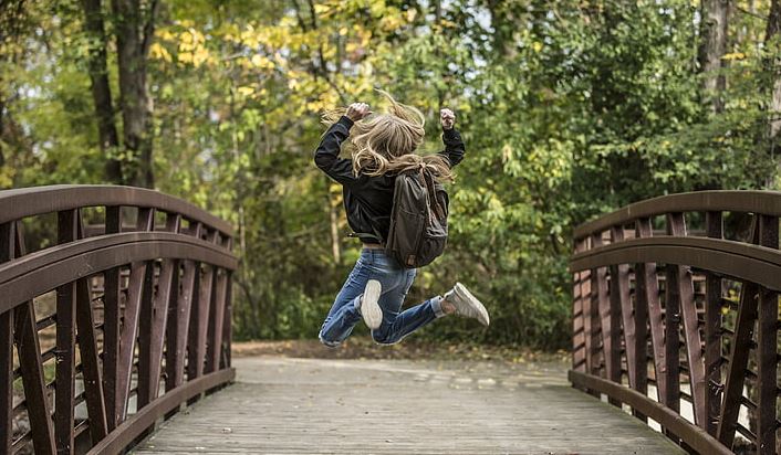 起诉离婚有第三者怎么判？可以起诉第三者要求赔偿吗？