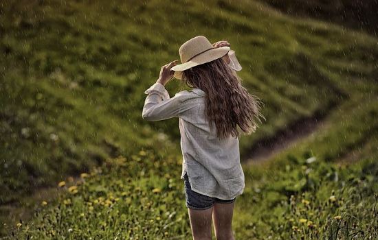 一个女人分手后有了新欢的表现