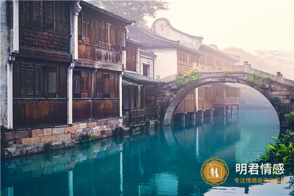 如何挽回想分手的男友,男的想分手怎么挽回
